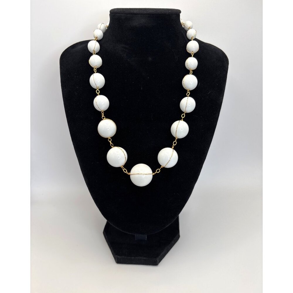 Vintage Atomic White Acrylic Beaded Gold Wire Wrap 16" Necklace